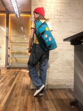 「アイテム（メッセンジャーバッグ、ブルー系）」を使った、girikoさん（レディース・165cm）の春コーディネート