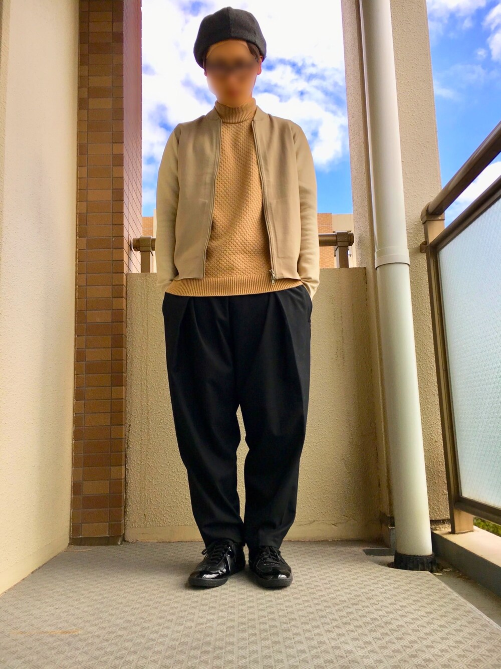 「Reのアイテム（スラックス、ブラック系）」を使った、asshiiiiiさん（メンズ・180cm）の冬コーディネートの1枚目の写真