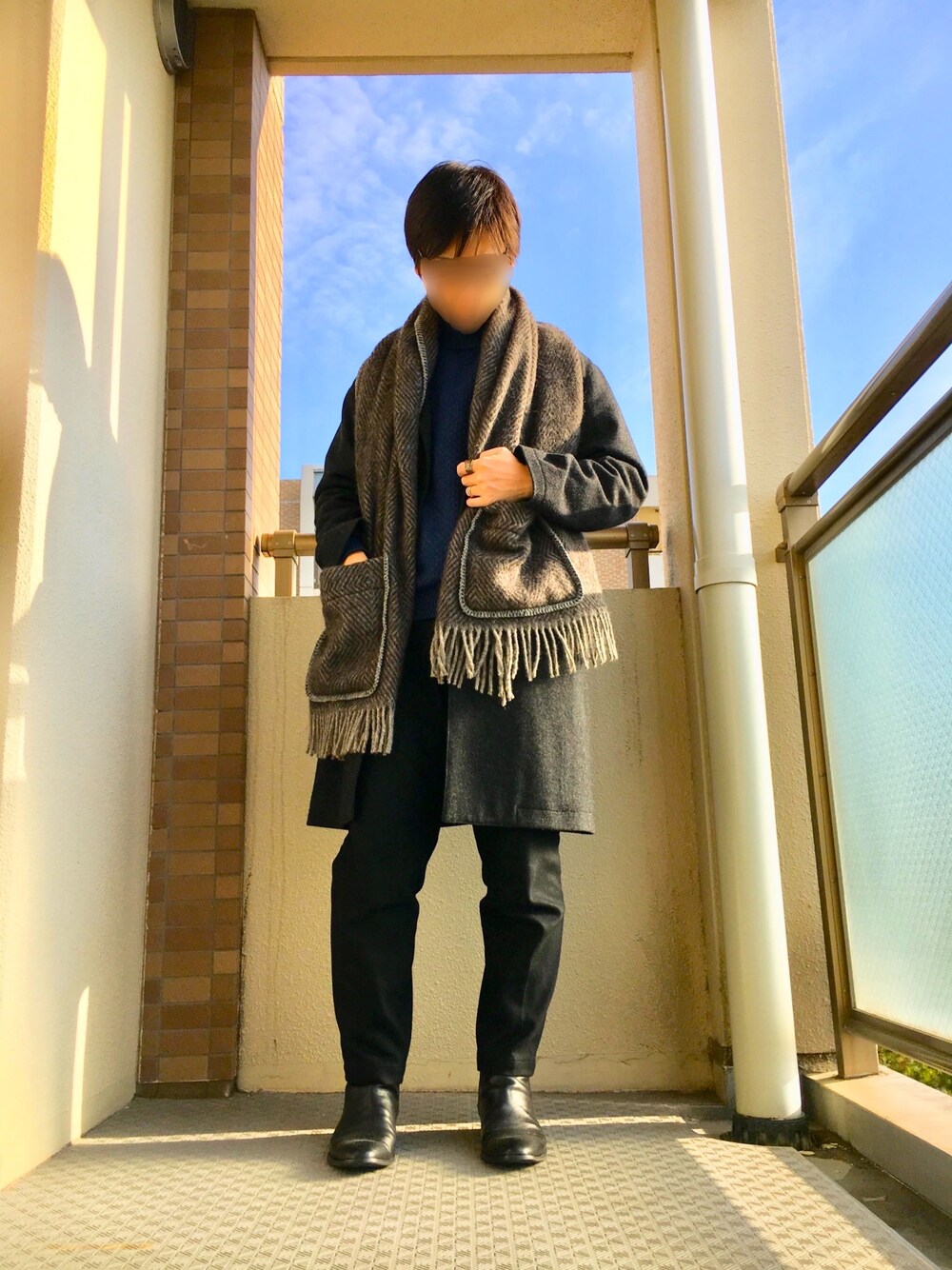 「LAPUAN KANKURITのアイテム（ストール/ショール、グレー系）」を使った、asshiiiiiさん（メンズ・180cm）の冬コーディネートの1枚目の写真