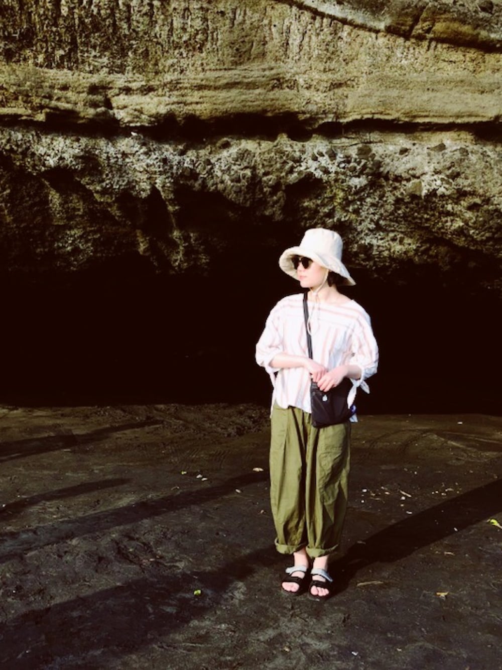 「スカート、巴厘岛」｜「CUBE SUGARのアイテム（チノパンツ、グリーン系）」を使った、RAYSUISUIさん（レディース・163cm）の夏コーディネートの1枚目の写真