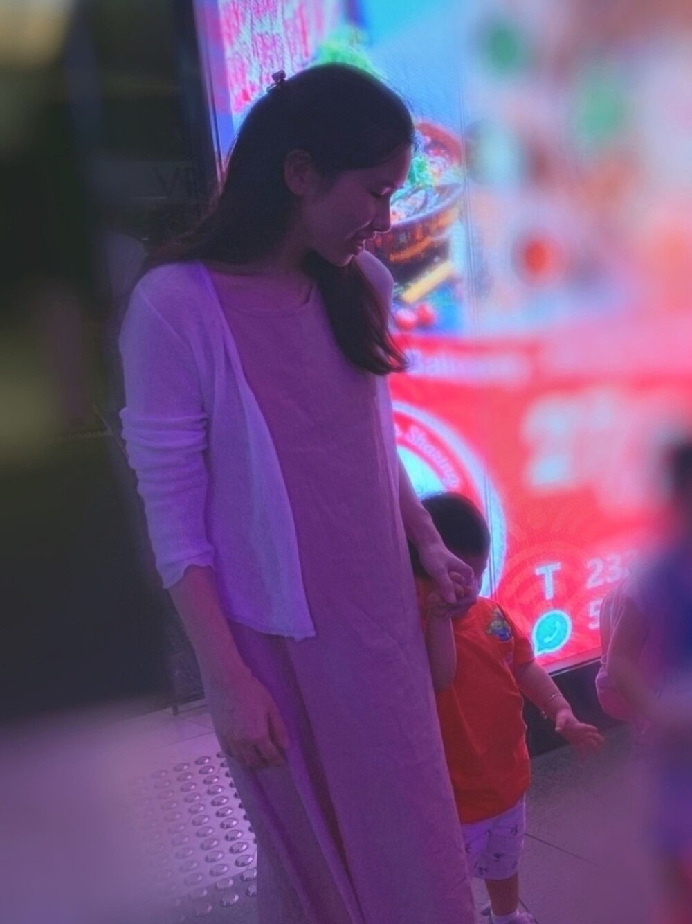 「street、outfit、大人カジュアル、秋のコーデ」｜「A-landのアイテム（スカート、ピンク系）」を使った、litt1emyさん（レディース・159cm）の冬コーディネートの1枚目の写真