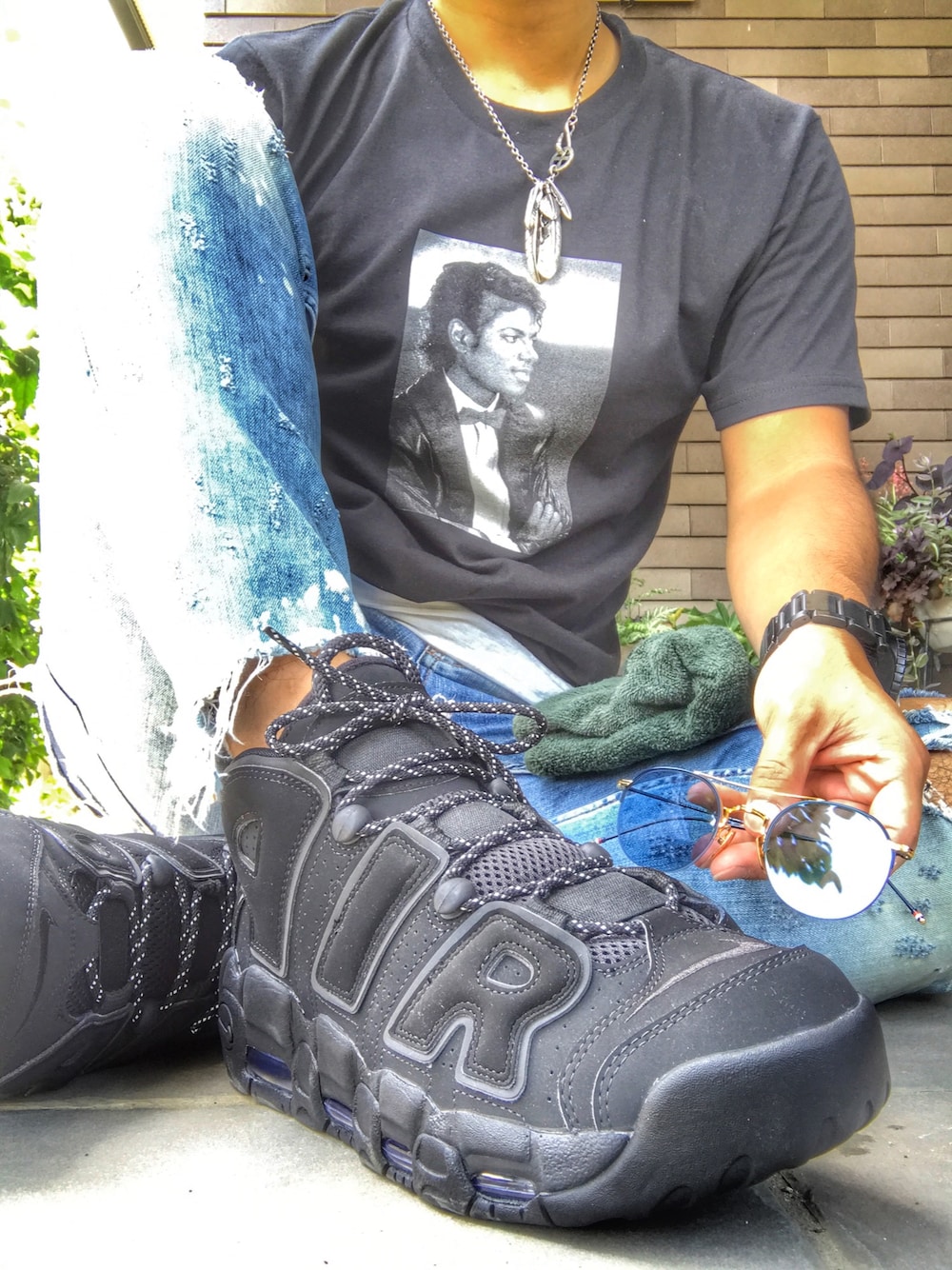 「NIKE、モアテン、moreuptempo、シュプリーム、マイケルジャクソン、streetstyle、supreme、ダメージデニムパンツ、フェザーネックレス、ロングタンクトップ」｜「Supreme のアイテム（Tシャツ/カットソー、ブラック系）」を使った、jp1991さん（メンズ・171cm）の夏コーディネートの1枚目の写真