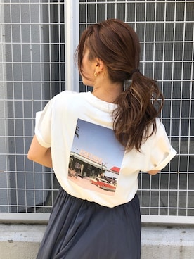 「バックロゴ」｜「アイテム（スカート）」を使った、長谷千沙さん（レディース・159cm）の春コーディネート