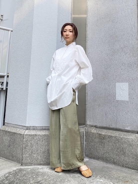 「サテンパンツ」｜「アイテム（その他シューズ）」を使った、長谷千沙さん（レディース・159cm）の春コーディネート