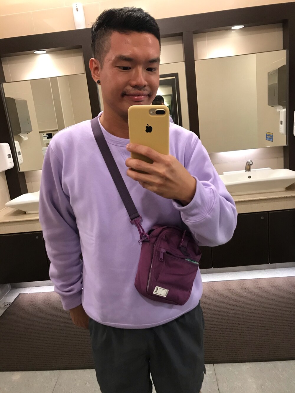 「GUのアイテム（スウェット、パープル系）」を使った、colorさん（メンズ・167cm）の冬コーディネートの1枚目の写真