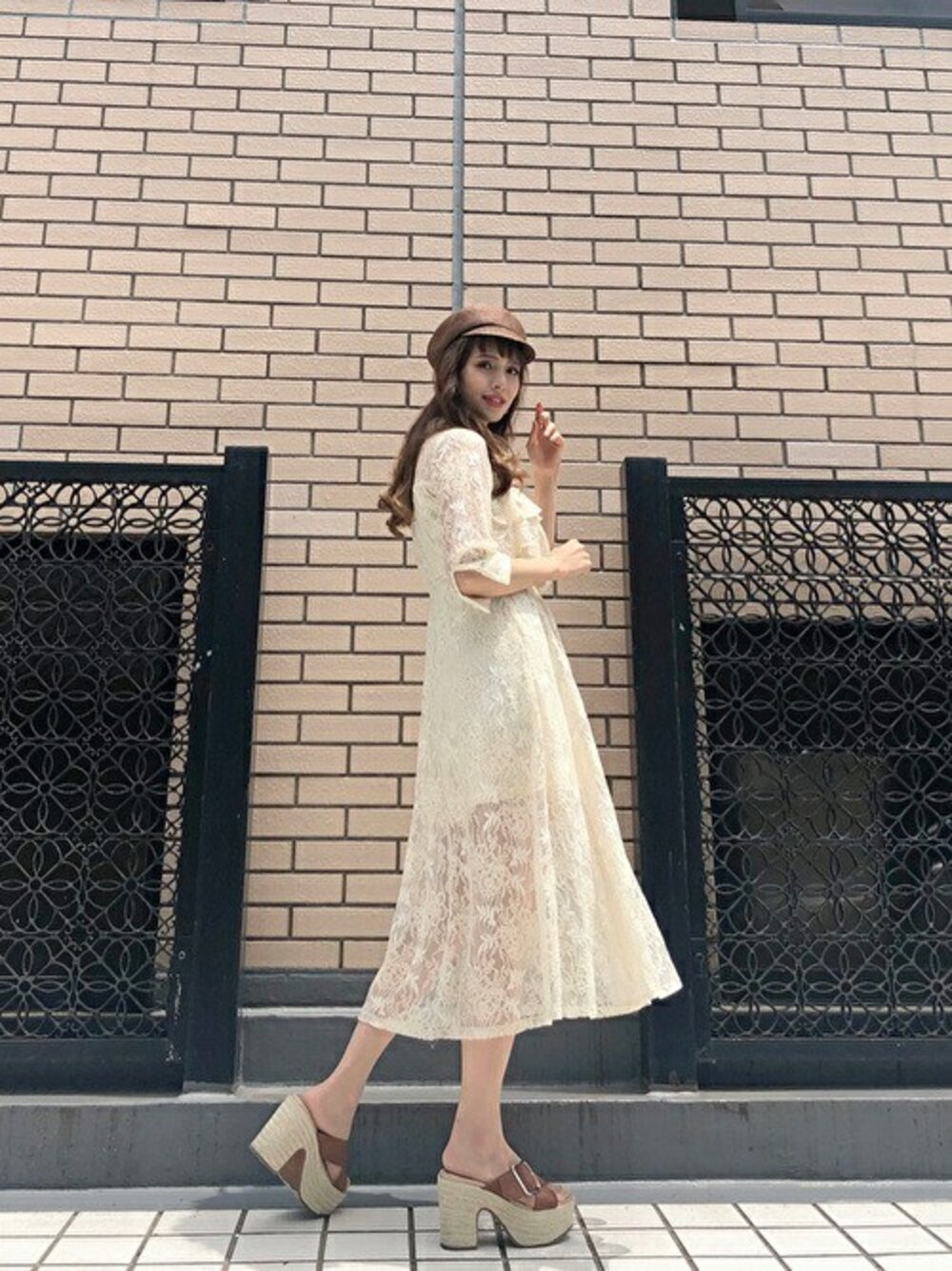 「ワンピース、夏、レース、大人コーデ、総レース、セシルマクビー、CECIL McBEE、高身長女子」｜「CECIL McBEEの総レースシャツワンピース（ワンピース、ベージュ系）」を使った、cecilmcbee_staffさん（レディース・167cm）の夏コーディネートの1枚目の写真
