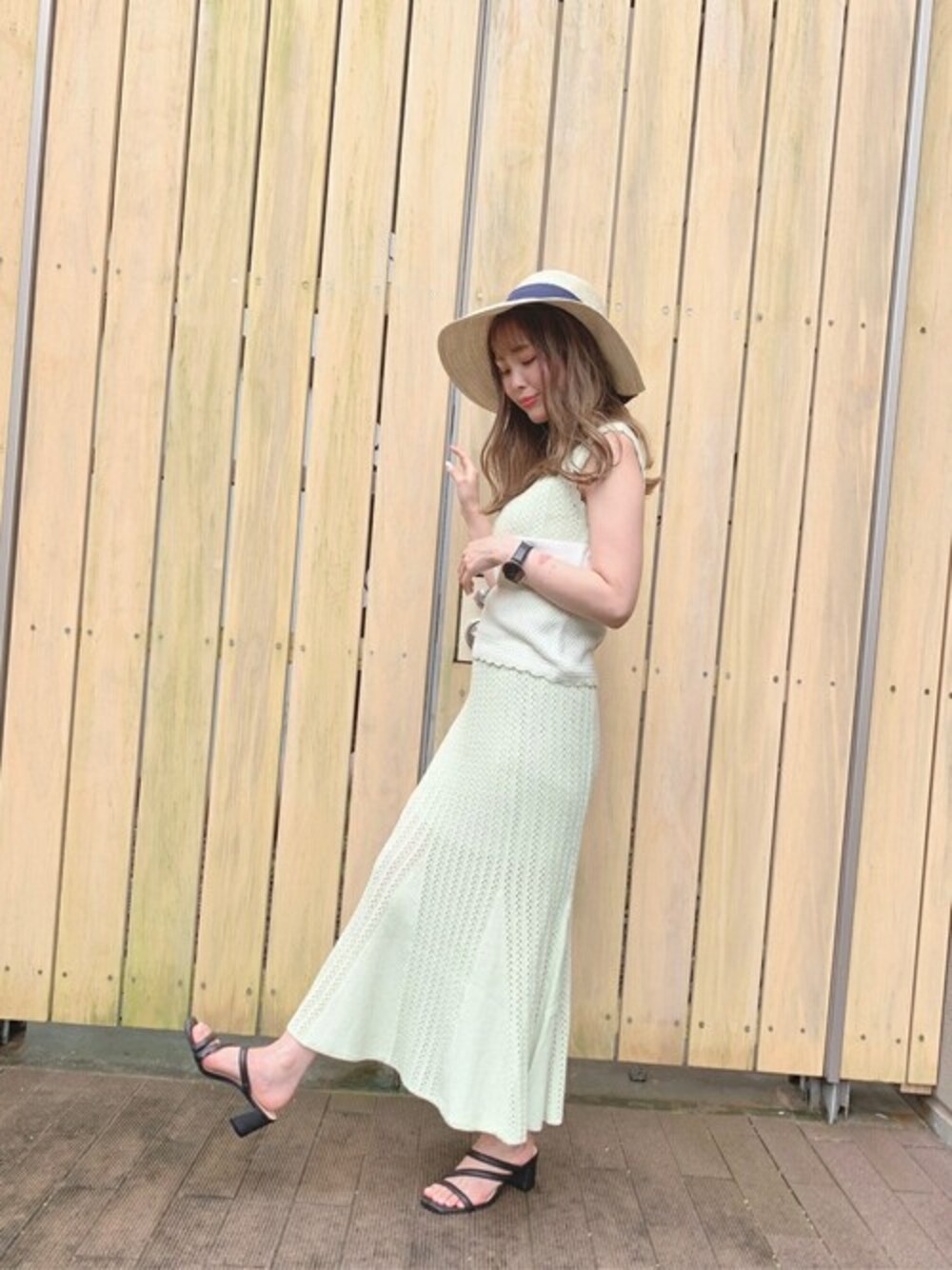 「ワンピース、グリーン、ニットワンピース、夏コーデ、ノースリーブ、セシルマクビー、CECIL McBEE、大人かわいい、むぎわら帽子、夏ワンピース」｜「CECIL McBEEの透かし柄セットアップ（ワンピース、グリーン系）」を使った、cecilmcbee_staffさん（レディース・156cm）の夏コーディネートの1枚目の写真