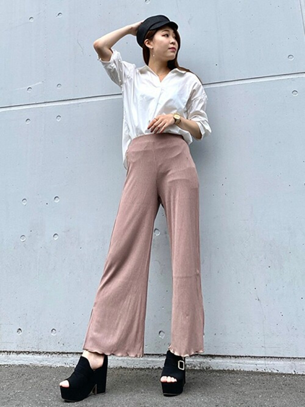 「ブラウス、休日スタイル、ワイドパンツ、パンツスタイル、セシルマクビー、カジュアルコーデ、CECIL McBEE、テレコ、高身長女子、袖ボリューム」｜「CECIL McBEEのボリューム袖ブラウス（シャツ/ブラウス、ホワイト系）」を使った、cecilmcbee_staffさん（レディース・165cm）の夏コーディネートの1枚目の写真