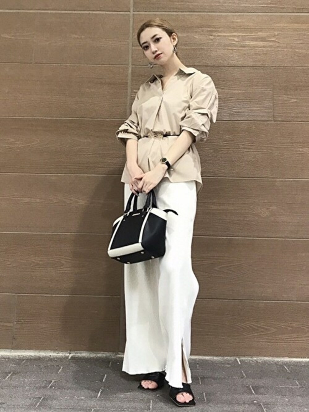「ワイドパンツ、お出かけコーデ、セシルマクビー、カジュアルコーデ、CECIL McBEE、スリットパンツ、テレコパンツ」｜「CECIL McBEEのメローテレコワイドパンツ（その他パンツ、ブラック系）」を使った、cecilmcbee_staffさん（レディース・157cm）の夏コーディネートの1枚目の写真