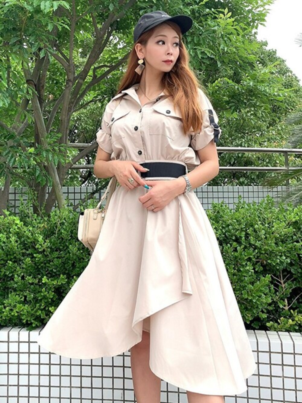 「ワンピース、休日スタイル、シャツワンピ、夏コーデ、セシルマクビー、カジュアルコーデ、CECIL McBEE」｜「CECIL McBEEの配色テープシャツワンピース（ワンピース、ベージュ系）」を使った、cecilmcbee_staffさん（レディース・154cm）の夏コーディネートの1枚目の写真