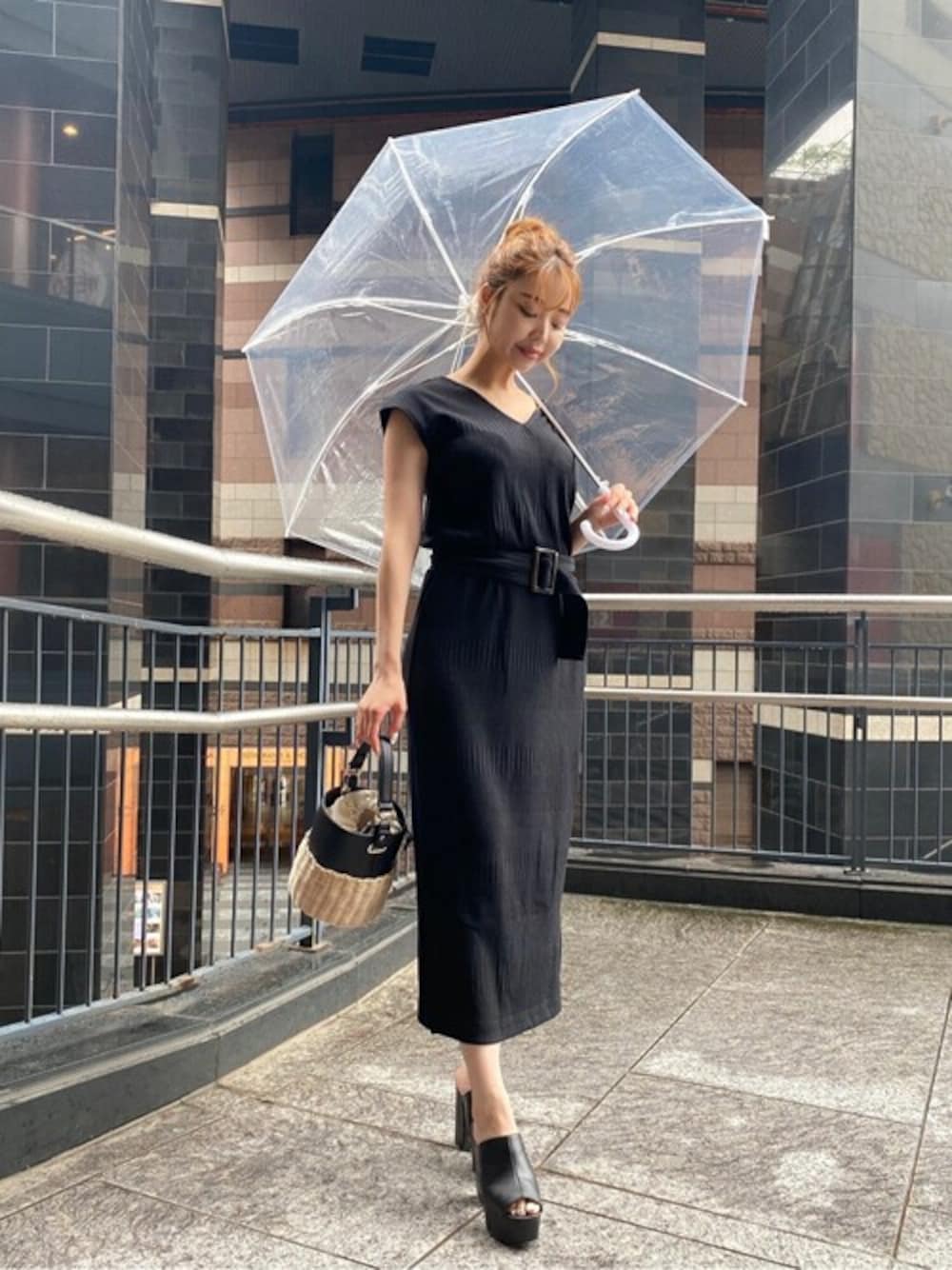 「ワンピース、休日スタイル、ロングワンピース、夏コーデ、セシルマクビー、カジュアルコーデ、CECIL McBEE、カットソーワンピース」｜「CECIL McBEEのランダムテレコカットワンピース（ワンピース、ブラック系）」を使った、cecilmcbee_staffさん（レディース・160cm）の夏コーディネートの1枚目の写真