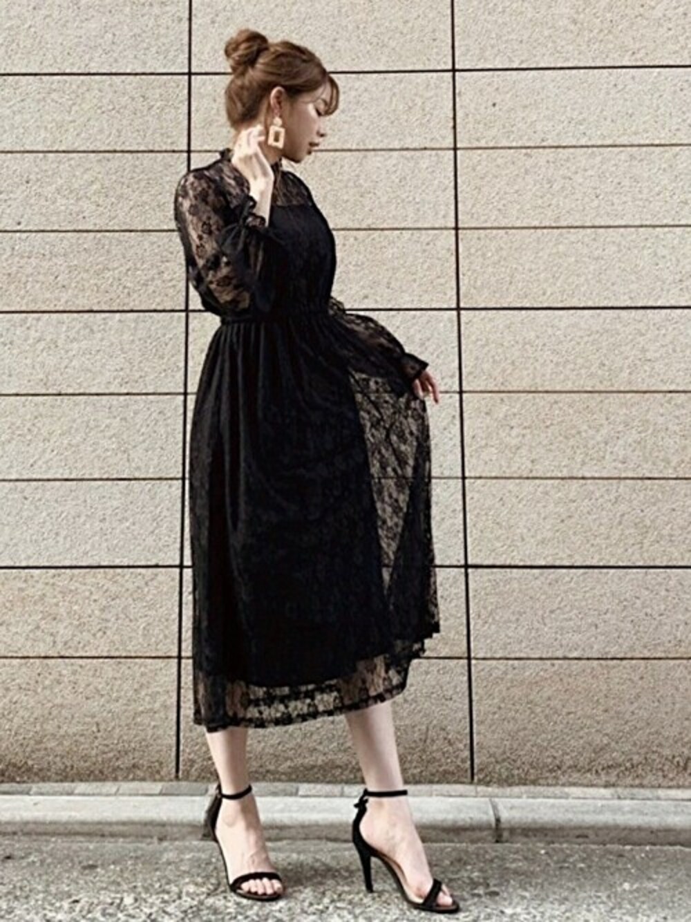 「レース、休日スタイル、ロングワンピース、総レース、セシルマクビー、カジュアルコーデ、CECIL McBEE、大人かわいい」｜「CECIL McBEEの総レースロングワンピース（ワンピース、ホワイト系）」を使った、cecilmcbee_staffさん（レディース・160cm）の夏コーディネートの1枚目の写真