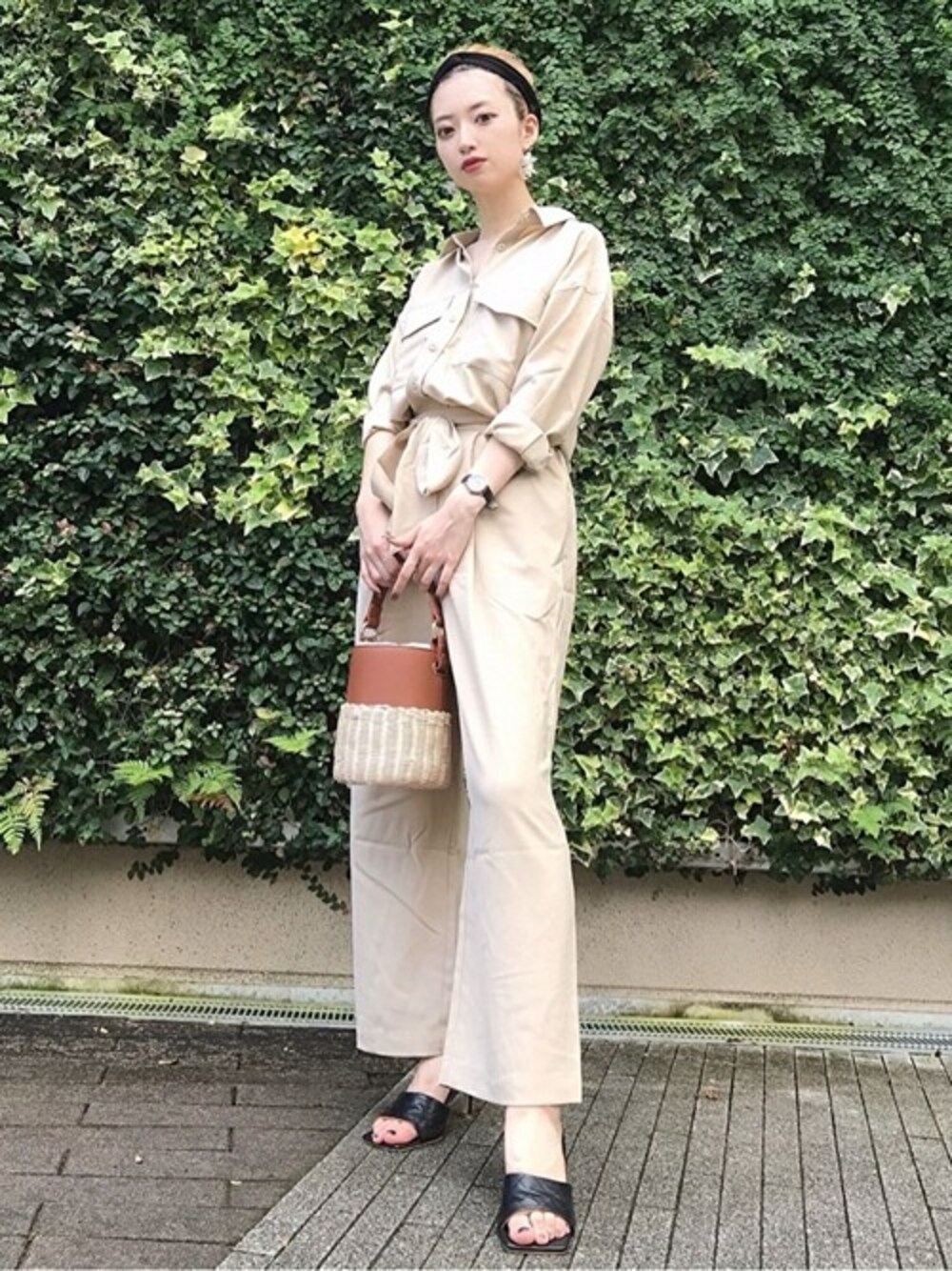 「ワンピース、オールインワン、オーバーオール、大人カジュアル、休日スタイル、セシルマクビー、カジュアルコーデ、CECIL McBEE、おでかけコーデ」｜「CECIL McBEEのベルト付オールインワン（ワンピース、ベージュ系）」を使った、cecilmcbee_staffさん（レディース・157cm）の夏コーディネートの1枚目の写真