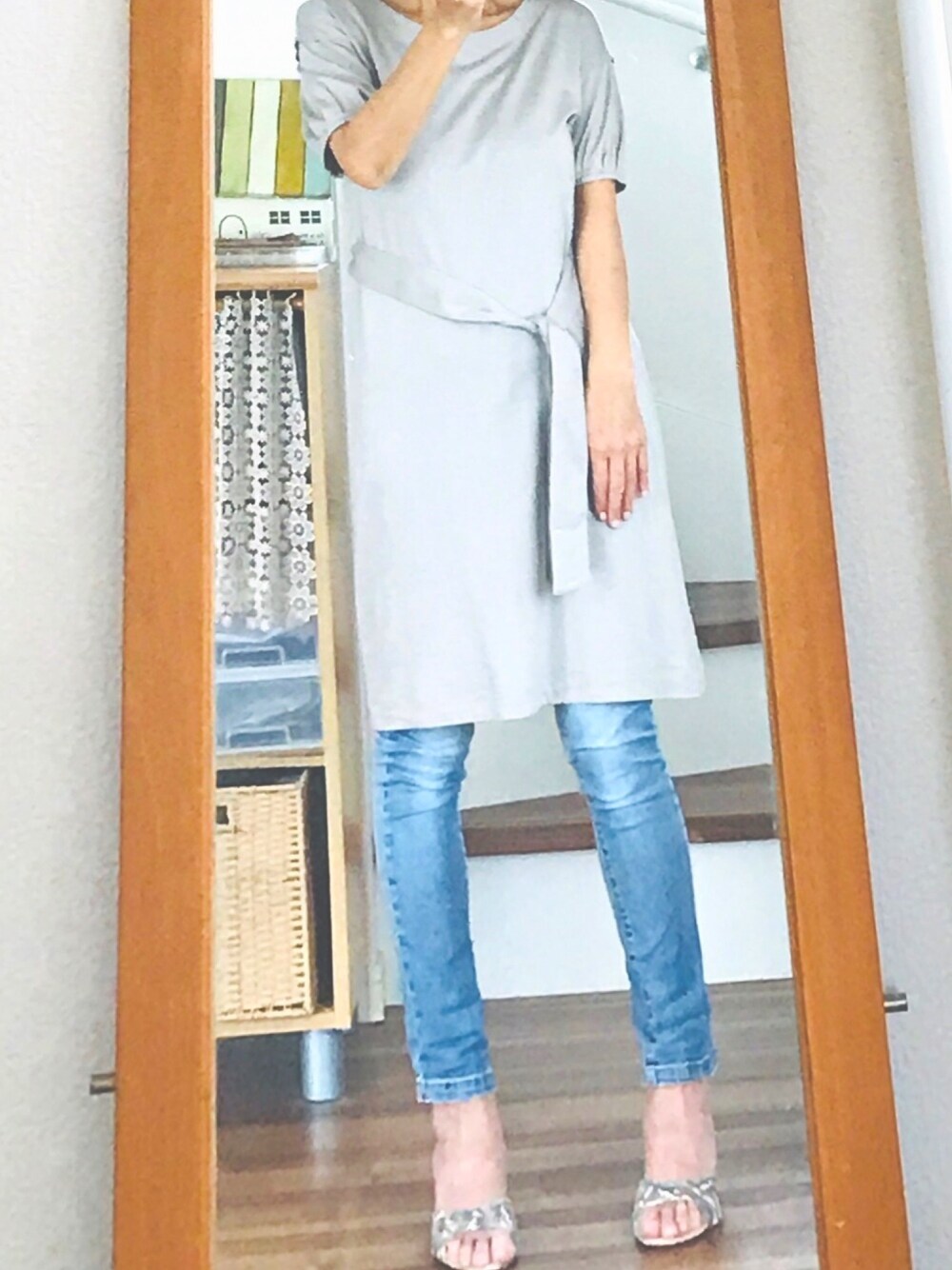 「シンプル、大人カジュアル、デニム、ユニクロ、シンプルコーデ、ベージュ」｜「UNIQLOのアイテム（チュニック、ベージュ系）」を使った、Ms          mfha3t2mさん（レディース・160cm）の夏コーディネートの1枚目の写真