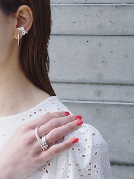 「アイテム（イヤーカフ）」を使った、ISOLATION JEWELRYさん（レディース・159cm）の春コーディネート