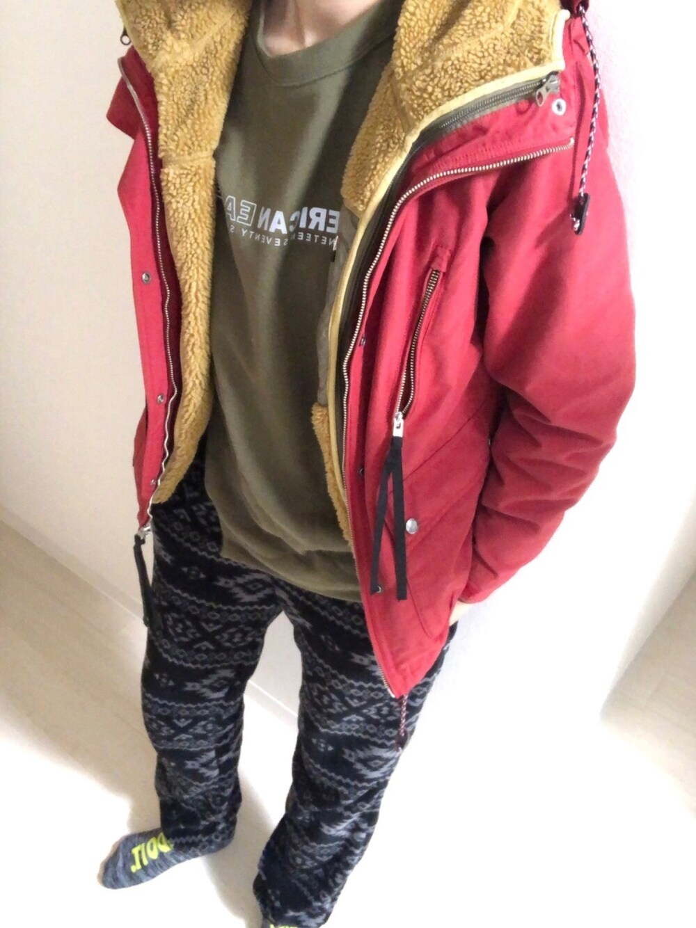「FTX、LGBT」｜「FREAK'S STOREのアイテム（マウンテンパーカー、レッド系）」を使った、lonewolf- FTXさん（レディース・161cm）の冬コーディネートの1枚目の写真