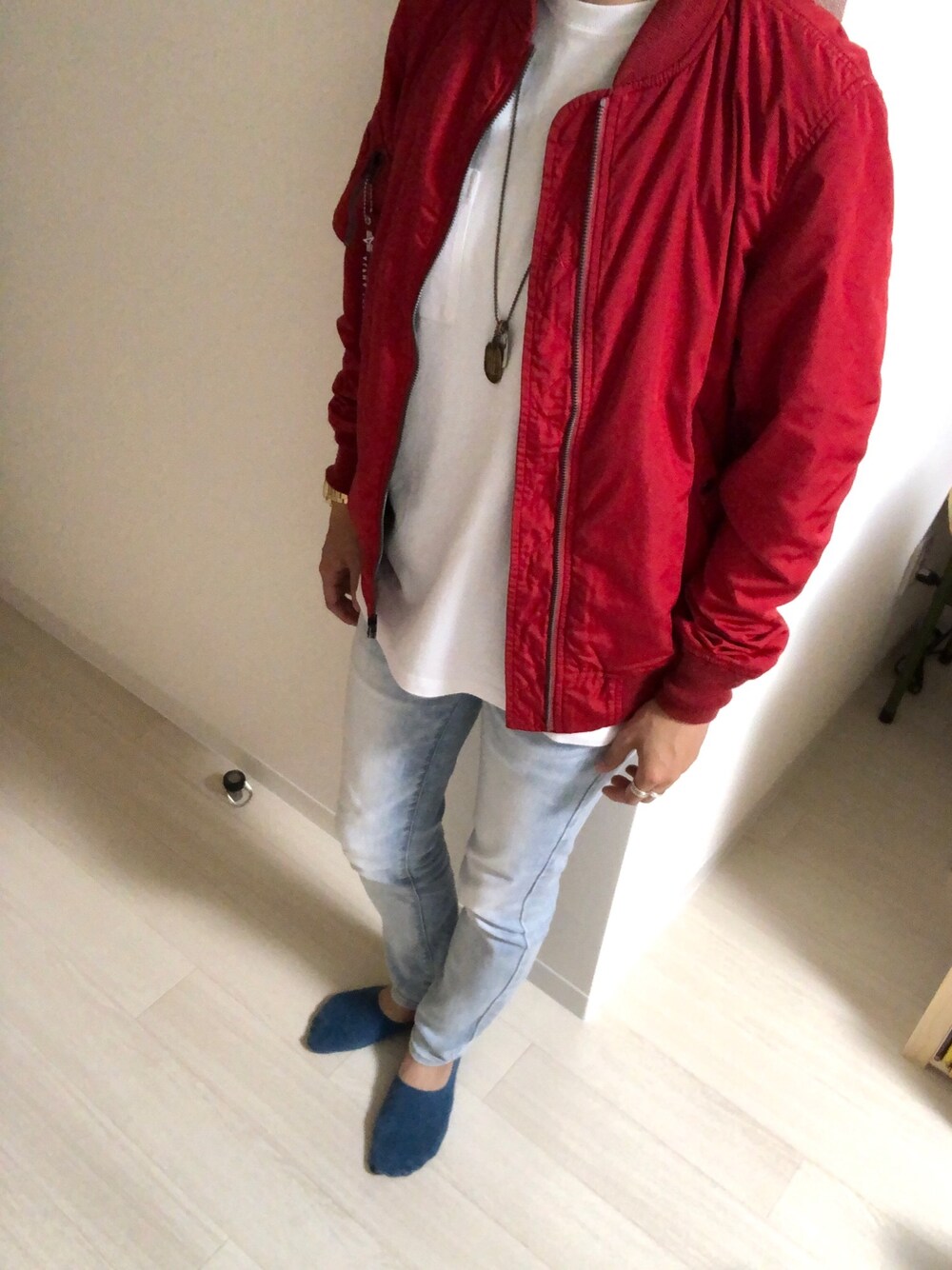 「FTX、LGBT」｜「Alpha Industriesのアイテム（MA-1、レッド系）」を使った、lonewolf- FTXさん（レディース・161cm）の春コーディネートの1枚目の写真