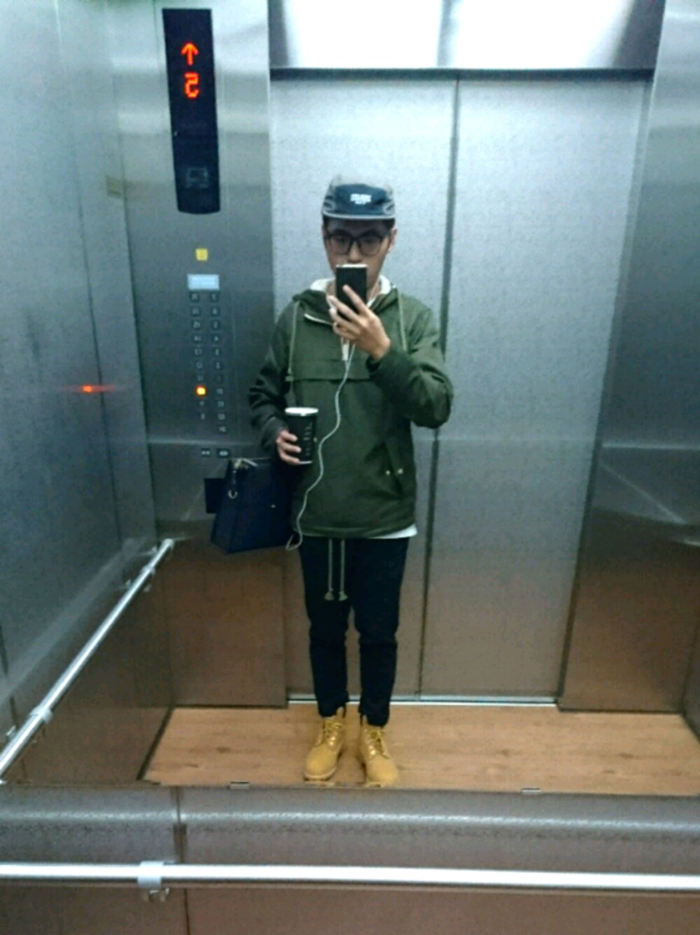 「Timberlandのアイテム（ブーツ、イエロー系）」を使った、謝慶潭 Jim Hsieh さん（メンズ・178cm）の秋コーディネートの1枚目の写真
