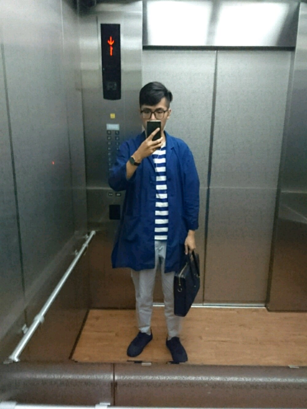 「plain-meのアイテム（ピーコート、ブルー系）」を使った、謝慶潭 Jim Hsieh さん（メンズ・178cm）の秋コーディネートの1枚目の写真