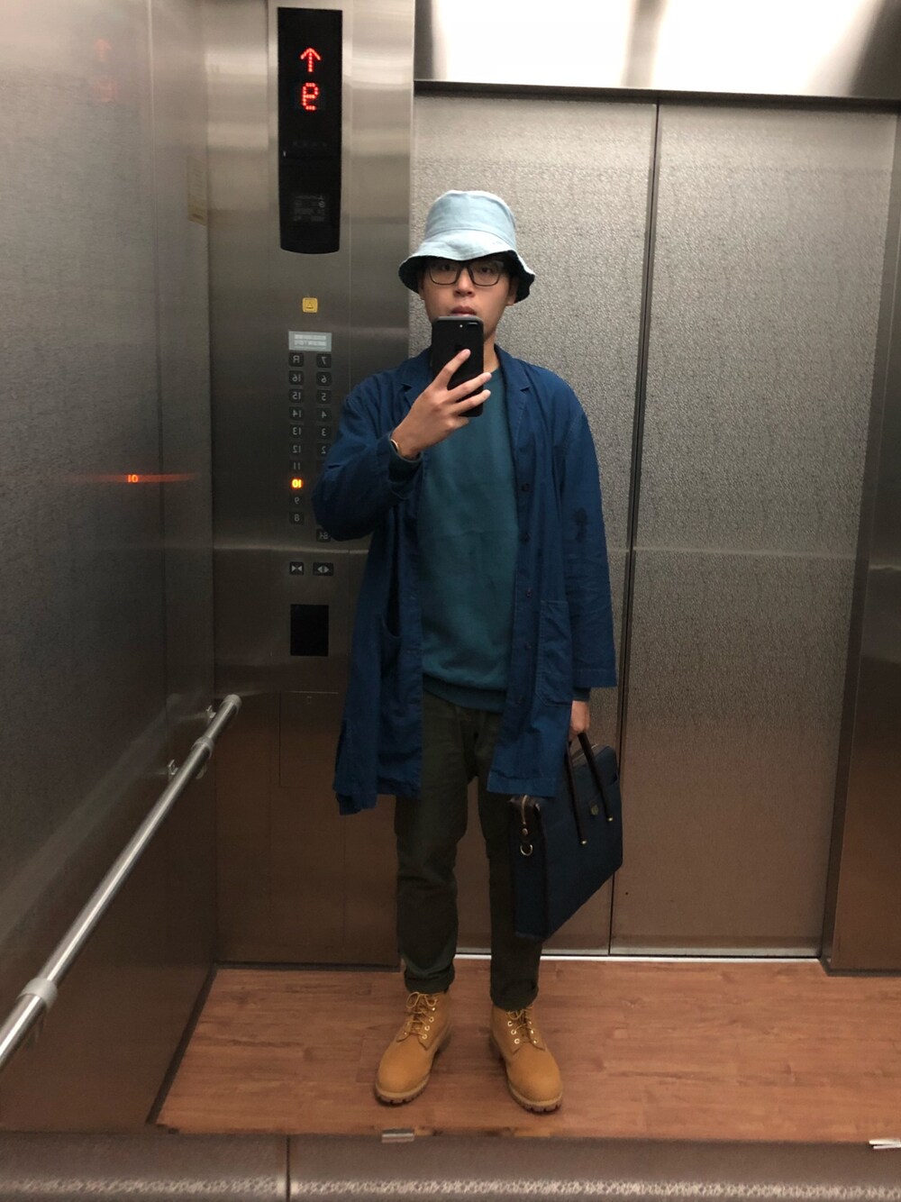 「ootd」｜「Timberlandのアイテム（ブーツ、イエロー系）」を使った、謝慶潭 Jim Hsieh さん（メンズ・178cm）の秋コーディネートの1枚目の写真