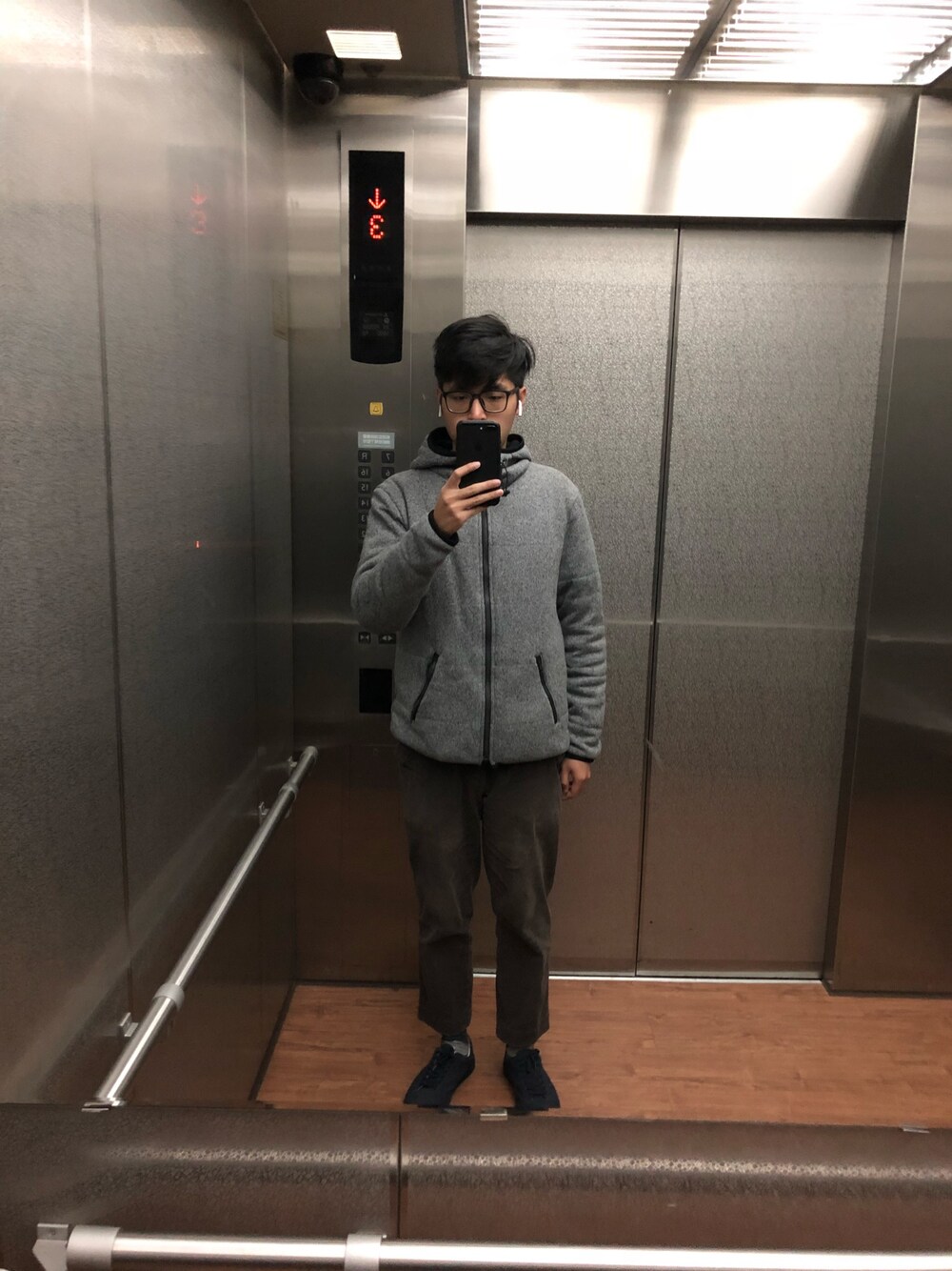 「ootd」｜「plain-meのアイテム（チノパンツ、ブラウン系）」を使った、謝慶潭 Jim Hsieh さん（メンズ・178cm）の冬コーディネートの1枚目の写真