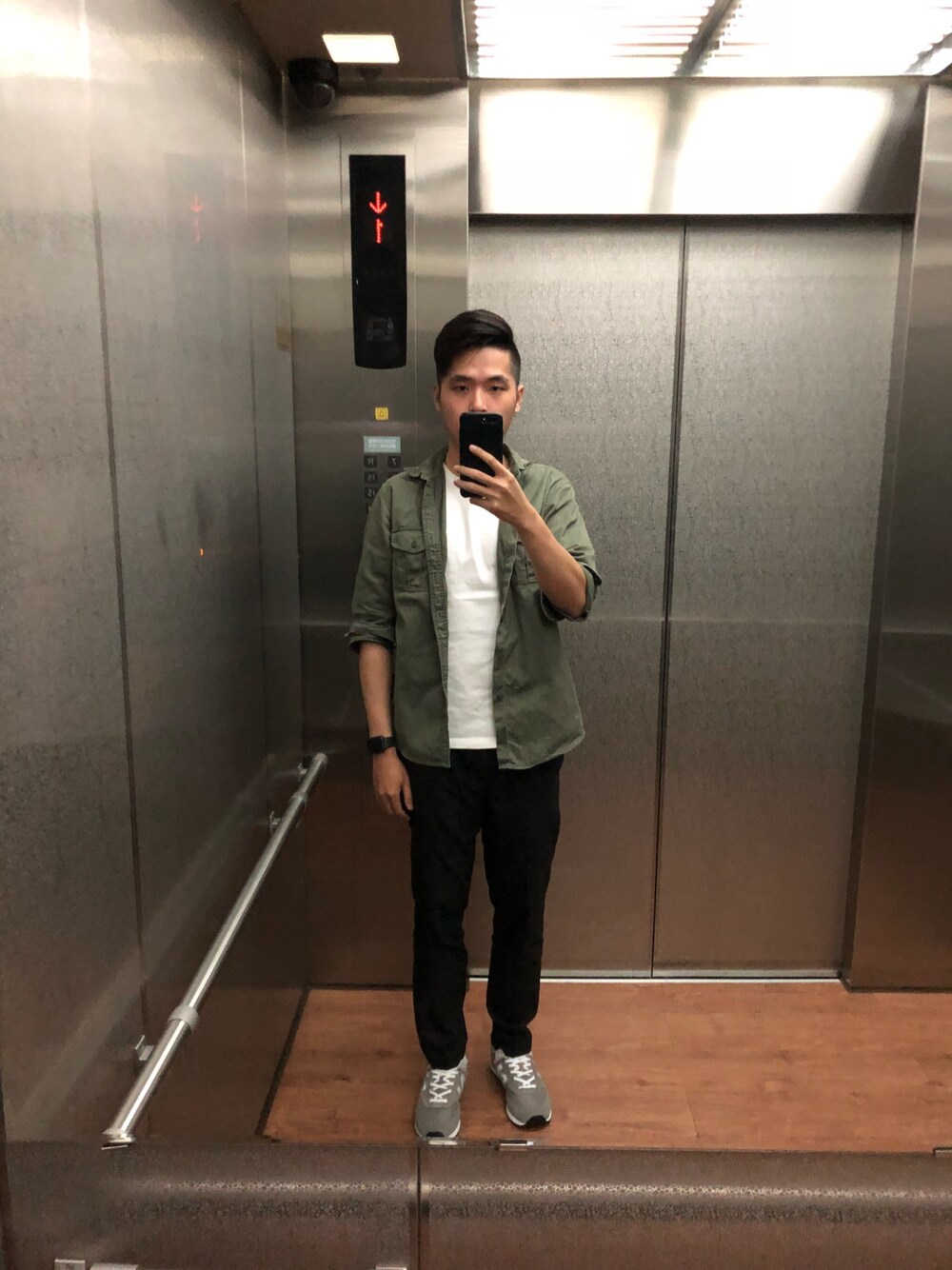 「birthday、ootd」｜「NEW BALANCEのアイテム（シューズ、グレー系）」を使った、謝慶潭 Jim Hsieh さん（メンズ・178cm）の春コーディネートの1枚目の写真