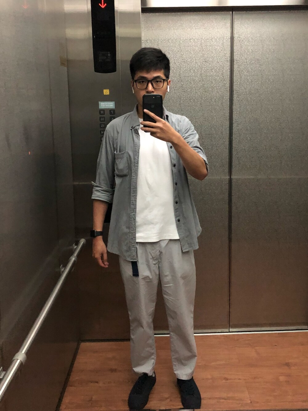 「ootd」｜「Positive.のアイテム（Tシャツ/カットソー、ホワイト系）」を使った、謝慶潭 Jim Hsieh さん（メンズ・178cm）の夏コーディネートの1枚目の写真