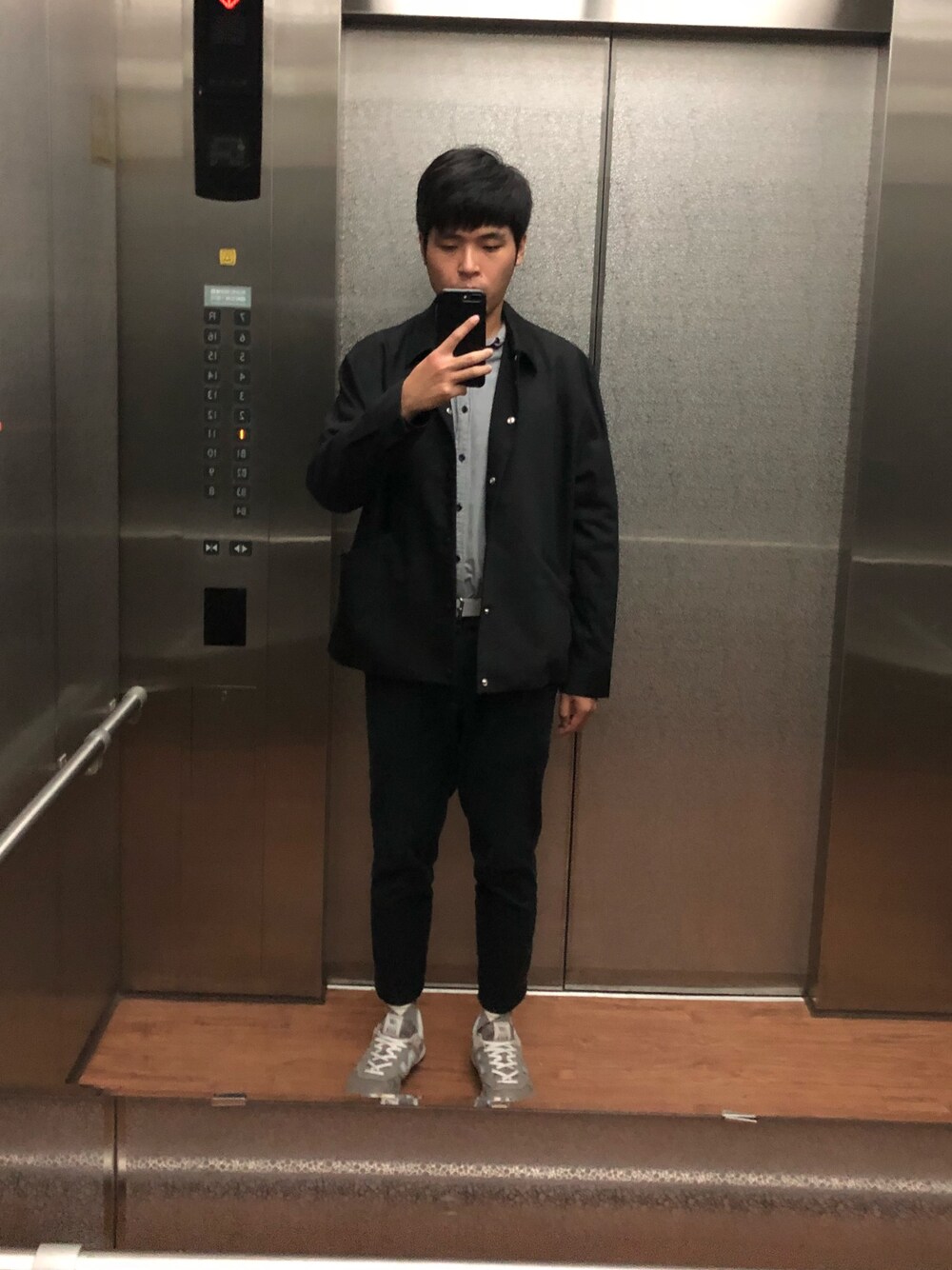 「ootd、tgif」｜「COPのアイテム（テーラードジャケット、ブラック系）」を使った、謝慶潭 Jim Hsieh さん（メンズ・178cm）の秋コーディネートの1枚目の写真