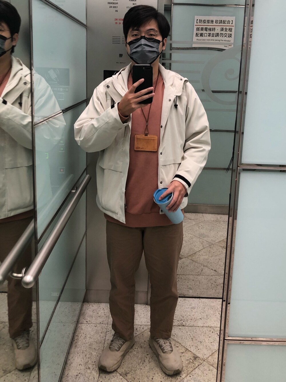 「ootd、Taipei 101」｜「COPのアイテム（マウンテンパーカー、グレー系）」を使った、謝慶潭 Jim Hsieh さん（メンズ・179cm）の冬コーディネートの1枚目の写真