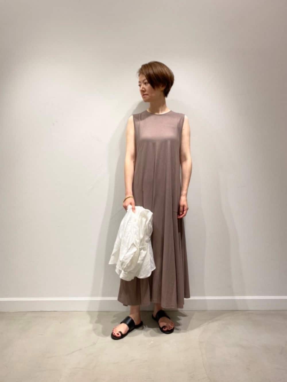 美品 ドレステリア ノースリーブ ドライ天竺マキシワンピース グリーン DRESSTERIOR（ドレステリア）の「ドライ天竺マキシワンピース