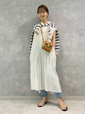 「アイテム（サンダル、ゴールド系）」を使った、DRESSTERIORさん（レディース・164cm）の春コーディネート