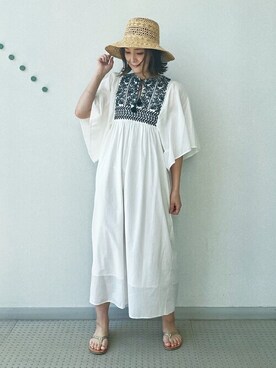 「アイテム（サンダル、ゴールド系）」を使った、DRESSTERIORさん（レディース・167cm）の春コーディネート