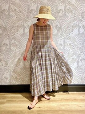 「アイテム（サンダル、ゴールド系）」を使った、DRESSTERIORさん（レディース・153cm）の春コーディネート