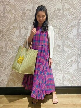 「アイテム（サンダル、ゴールド系）」を使った、DRESSTERIORさん（レディース・157cm）の春コーディネート