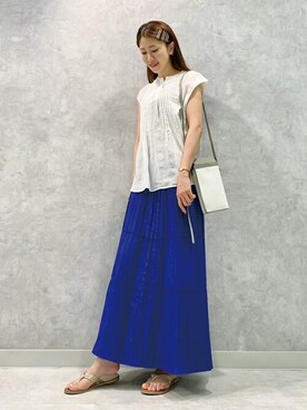 「アイテム（サンダル、ゴールド系）」を使った、DRESSTERIORさん（レディース・164cm）の春コーディネート