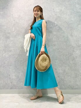 「アイテム（サンダル、ゴールド系）」を使った、DRESSTERIORさん（レディース・164cm）の春コーディネート