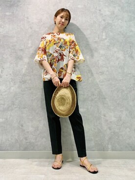 「アイテム（サンダル、ゴールド系）」を使った、DRESSTERIORさん（レディース・164cm）の春コーディネート