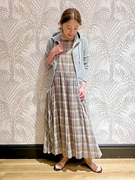 「アイテム（サンダル、ゴールド系）」を使った、DRESSTERIORさん（レディース・153cm）の春コーディネート