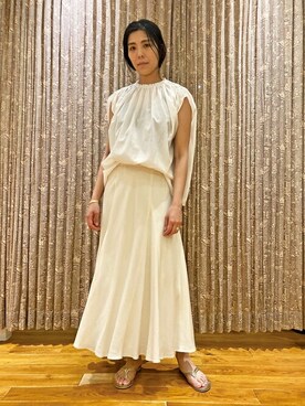 「アイテム（サンダル、ゴールド系）」を使った、DRESSTERIORさん（レディース・167cm）の春コーディネート