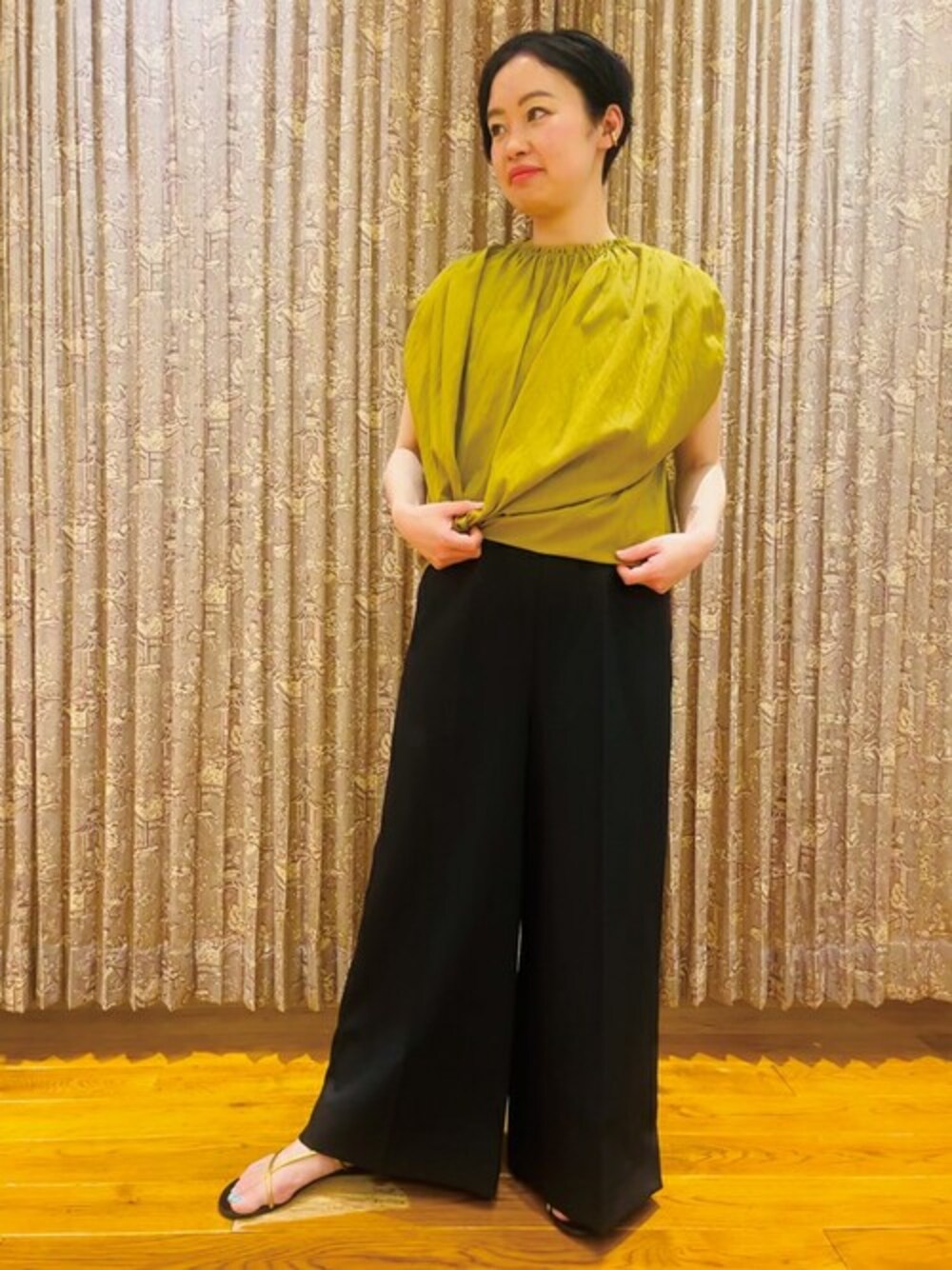 「ブラウス、サロペット、サンダル、春夏コーデ、ノースリーブ、ドレステリア、DRESSTERIOR」｜「DRESSTERIORのマリンコンビネゾン（サロペット/オーバーオール、ブラック系）」を使った、DRESSTERIORさん（レディース・157cm）の春コーディネートの1枚目の写真
