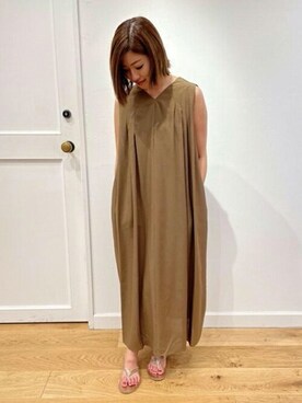 「アイテム（サンダル、ゴールド系）」を使った、DRESSTERIORさん（レディース・156cm）の春コーディネート