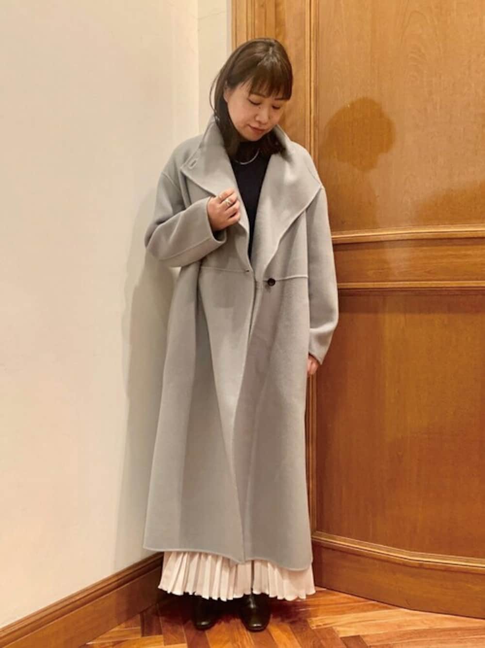 「コート、冬コーデ、大人カジュアル、休日スタイル、きれいめカジュアル、ドレステリア、DRESSTERIOR」｜「DRESSTERIORの【2WAY】Super140'sスタンドカラーリバーコート（チェスターコート、グリーン系）」を使った、DRESSTERIORさん（レディース・157cm）の秋コーディネートの1枚目の写真