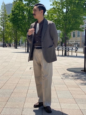 「アイテム（ビジネスシャツ、ブラウン系）」を使った、伊藤　貴広さん（メンズ・163cm）の春コーディネート