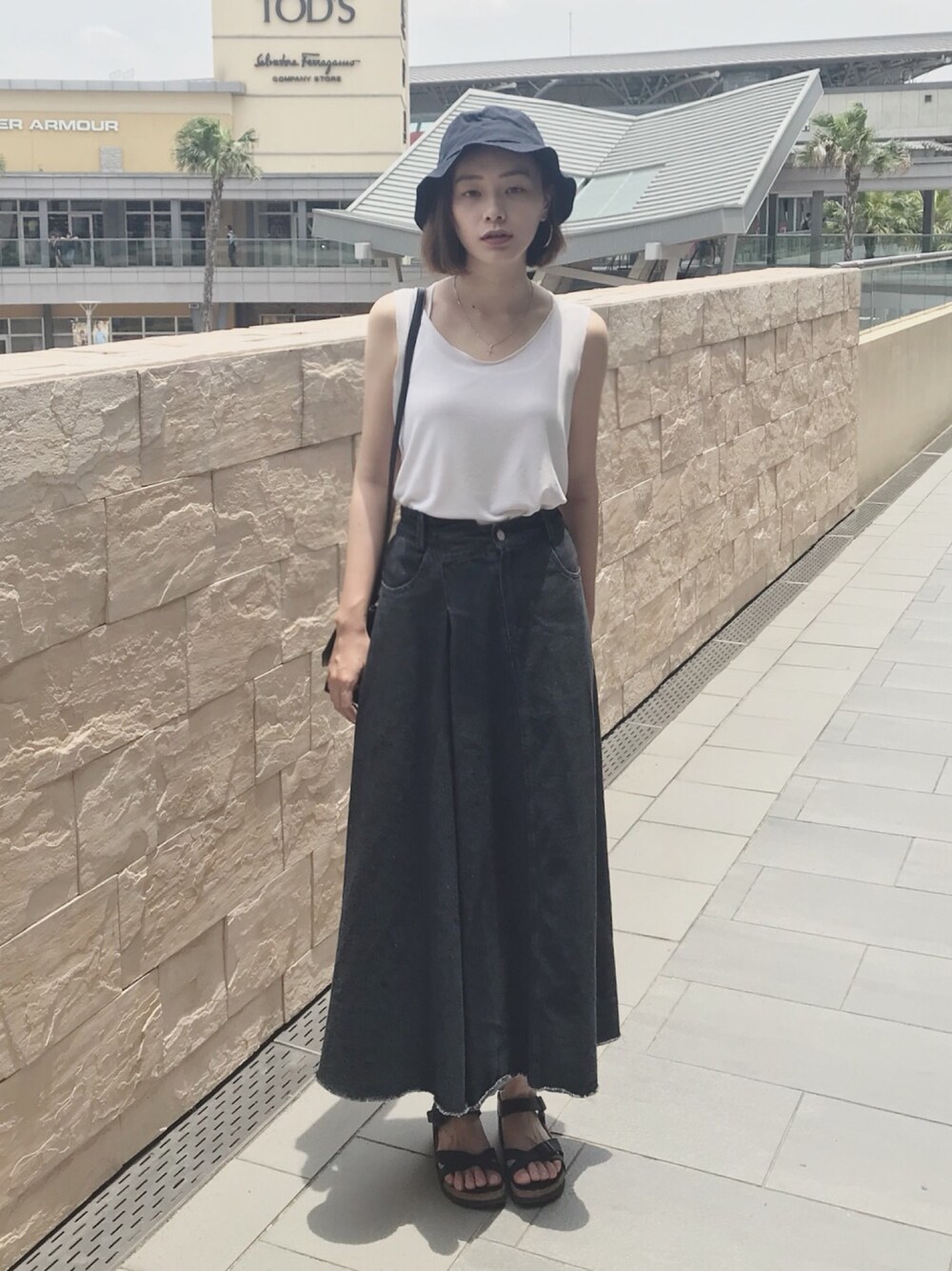 「BIRKENSTOCKのBIRKENSTOCK Rio Birko Flor リオ サンダル 31733 31793 レディース（サンダル、ブラック系）」を使った、Swan Duさん（レディース・166cm）の春コーディネートの1枚目の写真