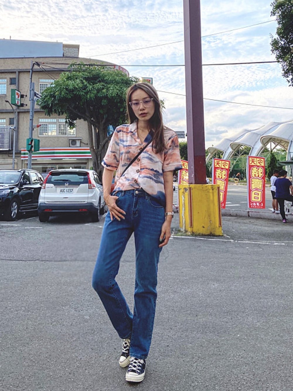 「CONVERSEのアイテム（スニーカー、ブラック系）」を使った、Swan Duさん（レディース・166cm）の夏コーディネートの1枚目の写真