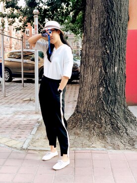 「TJLANLEのアイテム（チノパンツ、ブラック系）」を使った、老米さん（レディース・160cm）の秋コーディネート
