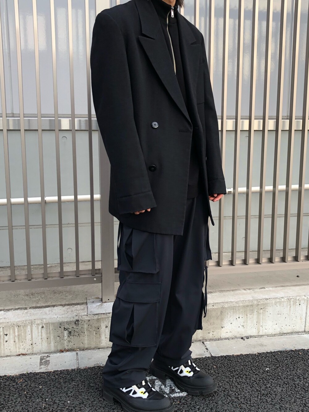 「bothのアイテム（シューズ、ブラック系）」を使った、フクダさん（メンズ・175cm）の春コーディネートの1枚目の写真