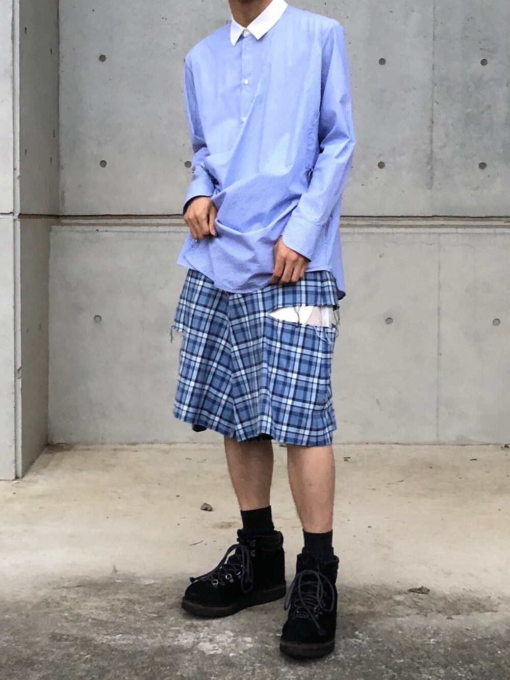 「MIHARAYASUHIROのアイテム（ブーツ、ブラック系）」を使った、フクダさん（メンズ・175cm）の春コーディネートの1枚目の写真