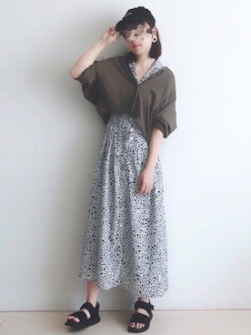 「小花柄ワンピース」｜「アイテム（アクセサリー）」を使った、tomoさん（レディース・156cm）の春コーディネート