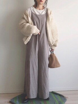 「ニットカーディガン」｜「アイテム（つなぎ/オールインワン）」を使った、tomoさん（レディース・156cm）の秋コーディネート